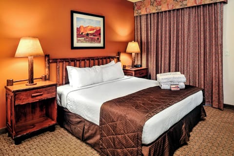 Unwind in crisp linens with warm, lodge-style comfort.