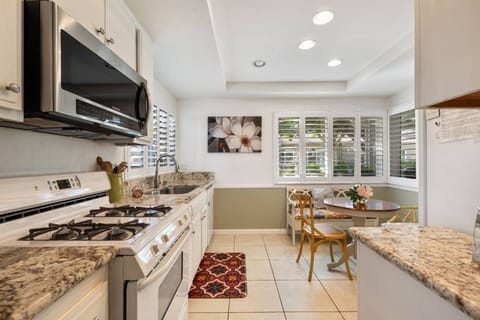 Kitchen With Breakfast Nook