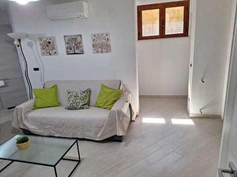 Water, Plant, Building, Sky, Azure, Tree, Swimming Pool, Window, Grass, Leisure