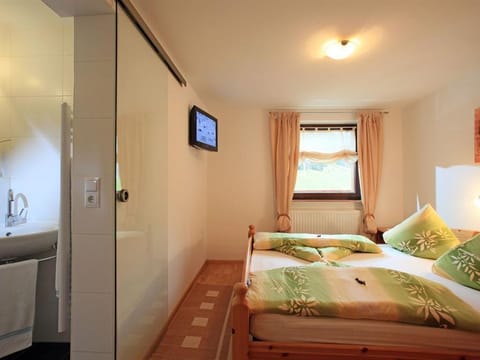 Vacation apartment with 3 bedrooms, 1st floor - Holiday apartment Migglwieshof Apartment in Salzburgerland