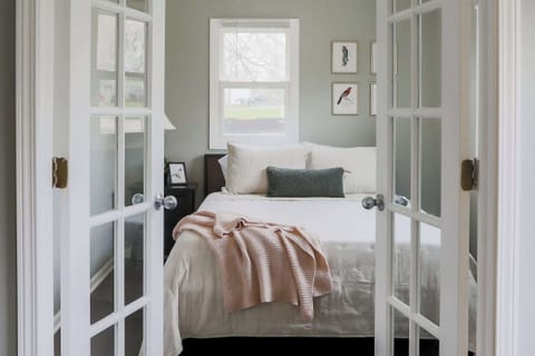 Enjoy elegant finishes and all the comforts of home at Cozy Lockwood Lodge