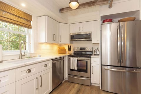 Fully furnished and equipped kitchen