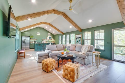 Eagle Rock Vacation Rental | 2BR | 2BA | 1,300 Sq Ft | Stairs Required