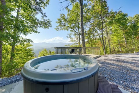 Bryson City Vacation Rental | 1BR | 1BA | 650 Sq Ft | Stairs to Enter