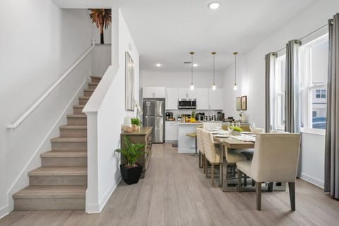 Gather, Laugh & Dine Together in Comfort