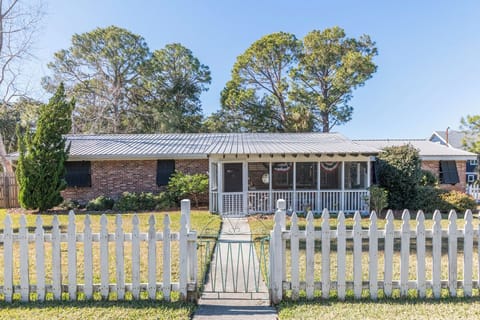 My Tybee Queen Front of House - Front of house showing screened in front porch and front gate