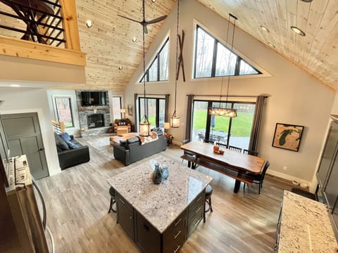 Watch a game/movie on the 65" Smart TV or have a fire! Beautiful views out house