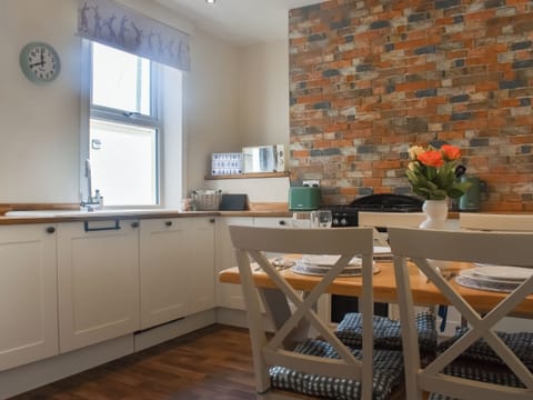 Kitchen/diner | Roundabout Cottage, Settle
