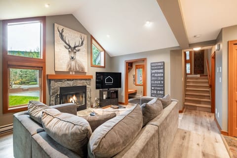 Living area: Wood-burning fireplace, cable TV