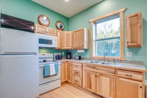 Kitchen | Smart TV | Drip Coffee Maker | Crockpot | Cooking Basics