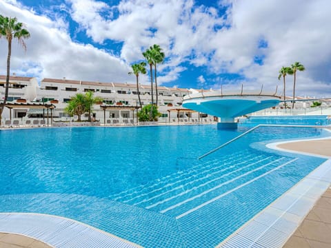 Swimming Pool, Resort, Leisure, Shade, Hotel, Sunlounger, Outdoor Furniture, Leisure Centre, Resort Town