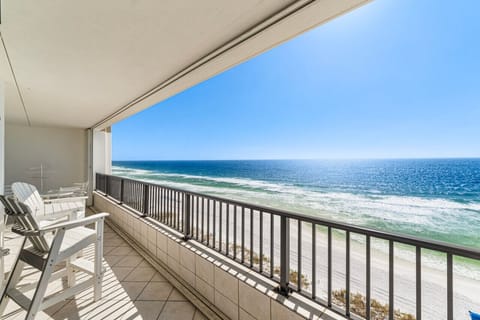 Amazing Balcony Views!!