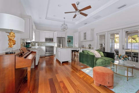 master mother in-law suite with full kitchen livingroom