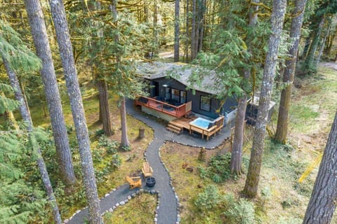 Unforgettable cabin with views of the Salmon River.