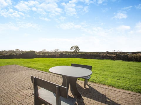 Sitting-out-area | Siambr - Parc Wernol Cottages, Chwilog, near Pwllheli
