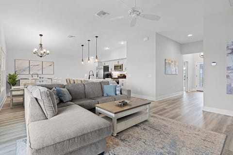 Living room 5 with view of front entrance