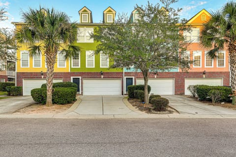 Parking | Garage (1 Vehicle) | Driveway (4 Vehicles)