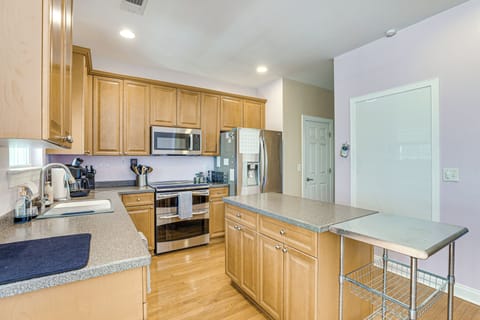 Kitchen | Main Level | Cooking Basics | Dishwasher | Dual Keurig Coffee Maker