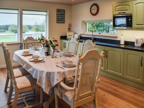 Dining Area | Chestnut Cottage, Great Yarmouth