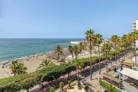 Frontline Beach, Sunset Terrace, Sleeps 4 | Crossa Homes