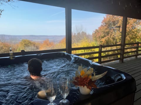 Relaxat our Brand new hot tub with amazing view