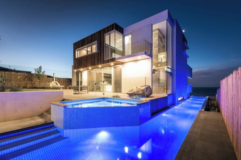 25m heated pool