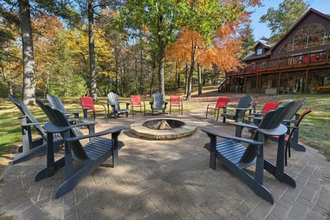 Light up the fire (firewood provided), relax and enjoy the views of Castle Rock Lake