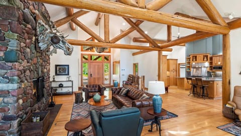 The Mountain Shadow Lodge (7613)