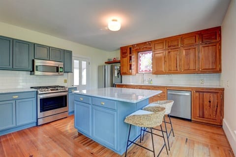 Full Kitchen with All Appliances