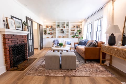 LIVING ROOM (1)