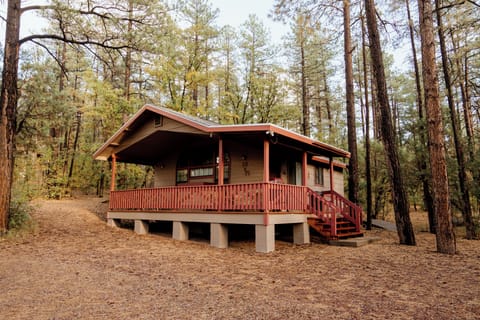 Cabin #15 Honeymoon Cabin Resort