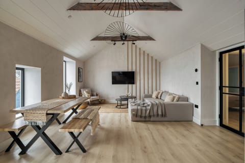 ec17f76b-3232-494d-95e6-4741f09eede4