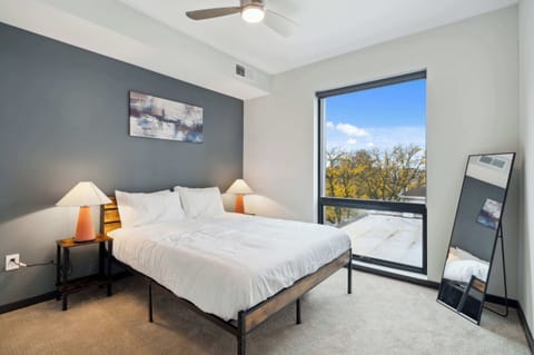 CozySuites Mass with lounge and roof deck #22