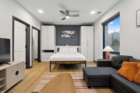 CozySuites Mass Studio - Lounge and Roof Deck