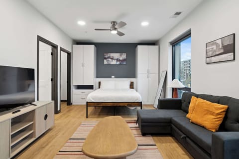 CozySuites Mass Studio - Lounge and Roof Deck