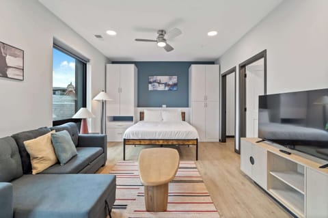 CozySuites Mass Studio - Lounge and Roof Deck