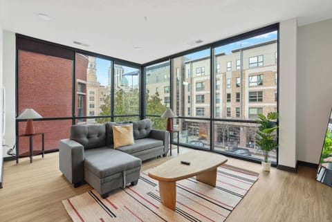 CozySuites Mass 1BR Queen - Lounge and Roof Deck