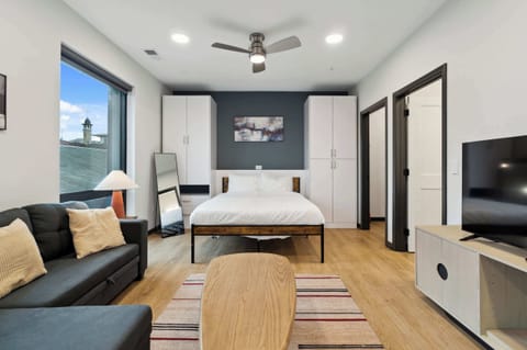 CozySuites Mass Studio - Lounge and Roof Deck