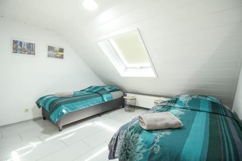 Bedroom 1 | 2 comfortable single beds with wardrobe (1)