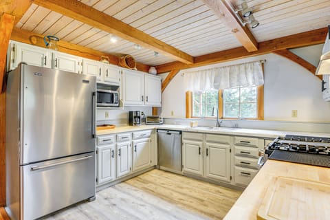 Kitchen | 1st Floor | Drip Coffee Pot | Blender | Toaster Oven