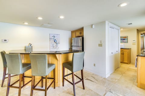 Kitchenette | Lower Level | Microwave | Dishwasher