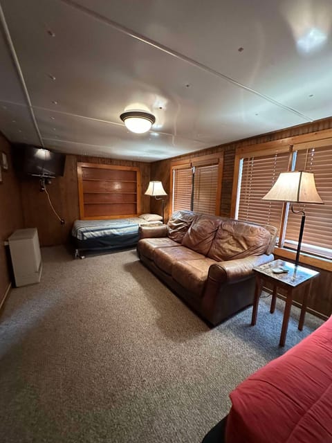 second pictures of Living room with two twin beds