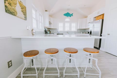 NH355: Coastal Distancing | TL Kitchen Area - Island Seating for 4