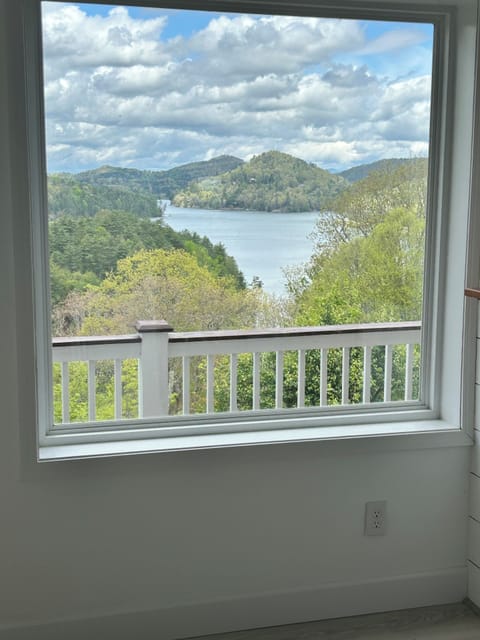 Great big white clouds and gorgeous deep blue lake and mnts. total peace!