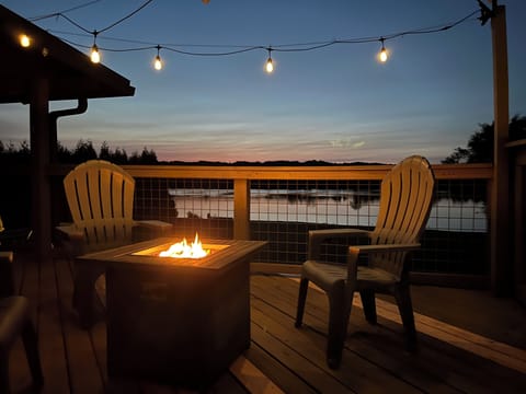 Nothing quite like a sunset over the lake & time to spend w family & friends