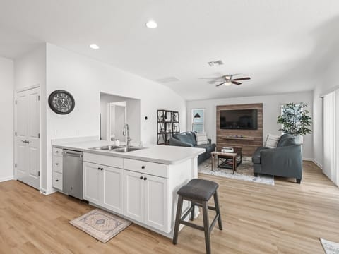 11-_OpulentREMedia-18