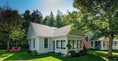 Welcome to "Gone Coastal" cottage at Summer Village!