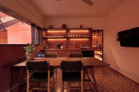 Cocina y comedor. Apartamento Rojo