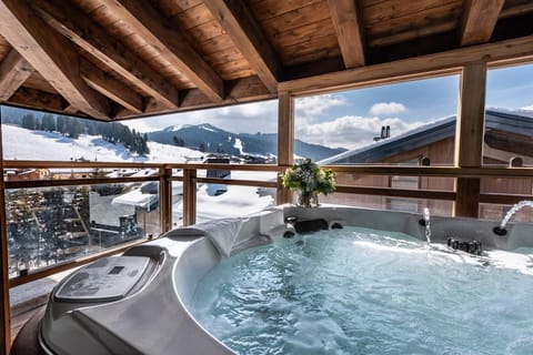 Indoor spa tub