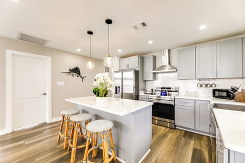 Kitchen | Main Level | Dual Drip/Single-Serve Coffee Maker | Dishwasher